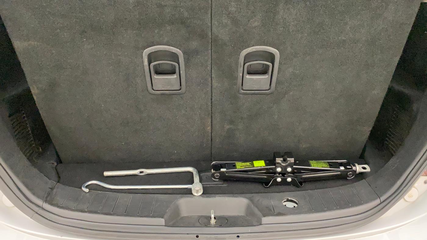 2018 Mahindra XUV500 W10 AT, Diesel, Automatic, 97,053 km, Boot Inside