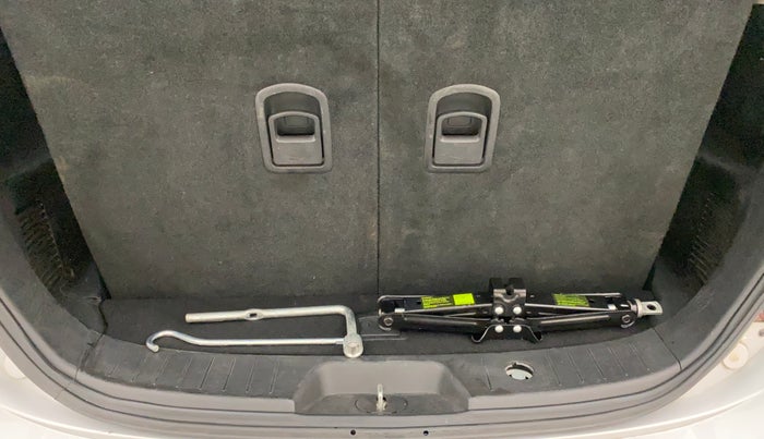 2018 Mahindra XUV500 W10 AT, Diesel, Automatic, 97,053 km, Boot Inside