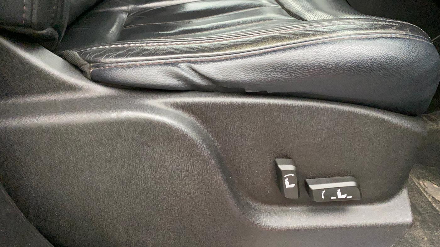 2018 Mahindra XUV500 W10 AT, Diesel, Automatic, 97,053 km, Driver Side Adjustment Panel