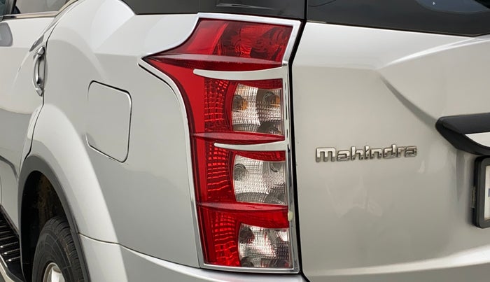 2018 Mahindra XUV500 W10 AT, Diesel, Automatic, 97,053 km, Left tail light - Minor scratches