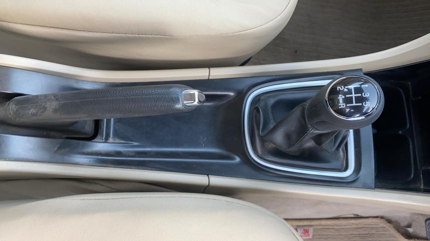 2019 Maruti Ciaz DELTA 1.5 SHVS MT PETROL, Petrol, Manual, 43,265 km, Gear Lever