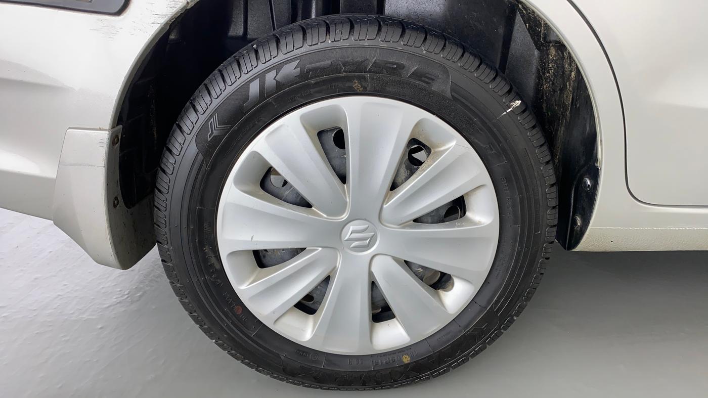 2016 Maruti Ertiga VXI, Petrol, Manual, 50,179 km, Right Rear Wheel