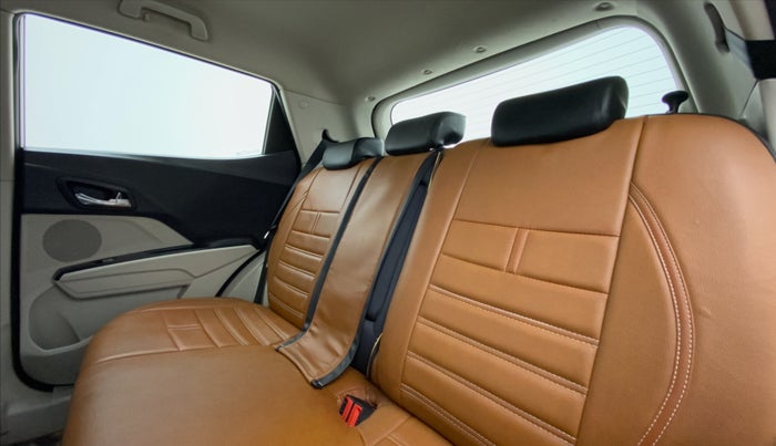 2020 Mahindra XUV300 W8 1.5 DIESEL AMT, Diesel, Automatic, 55,875 km, Right Side Rear Door Cabin