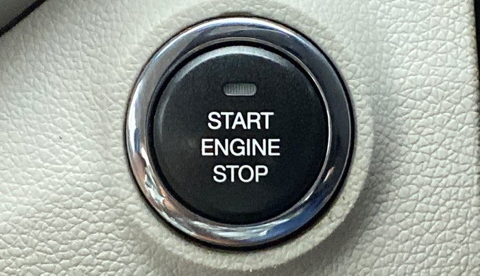 2020 Mahindra XUV300 W8 1.5 DIESEL AMT, Diesel, Automatic, 55,875 km, Keyless Start/ Stop Button