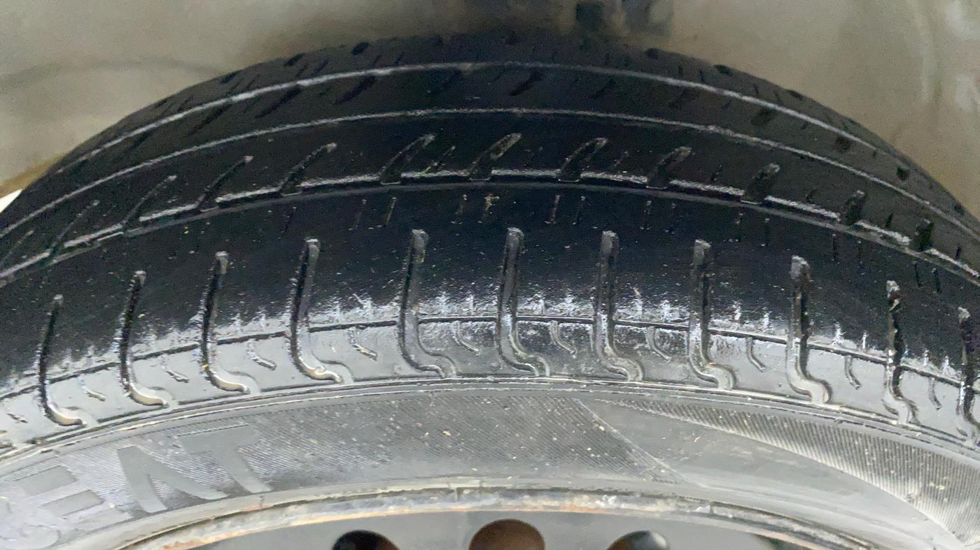 2016 Maruti Wagon R 1.0 VXI AMT, Petrol, Automatic, 45,370 km, Left Front Tyre Tread