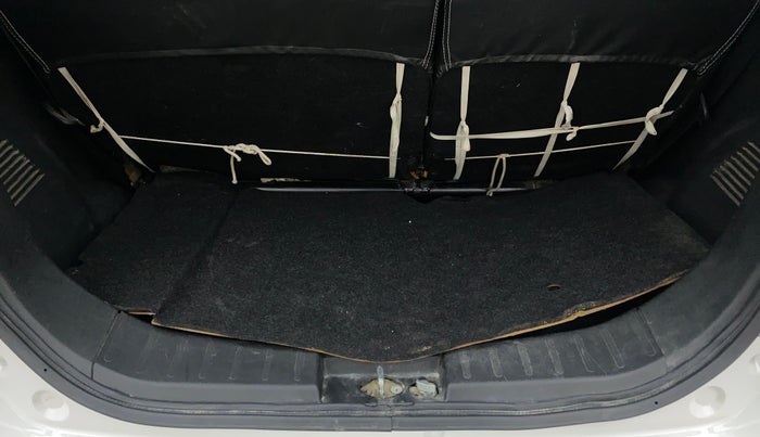 2016 Maruti Wagon R 1.0 VXI AMT, Petrol, Automatic, 45,370 km, Boot Inside