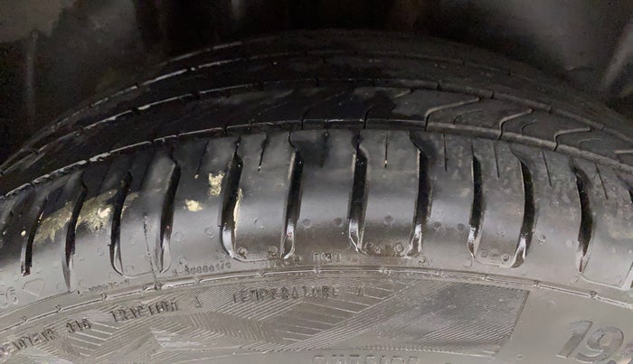 2018 Skoda Rapid STYLE 1.6 MPI AT, Petrol, Automatic, 59,579 km, Right Rear Tyre Tread