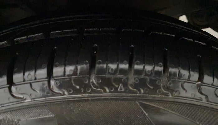 2010 Hyundai i10 SPORTZ (O) 1.2, Petrol, Manual, 36,149 km, Left Front Tyre Tread