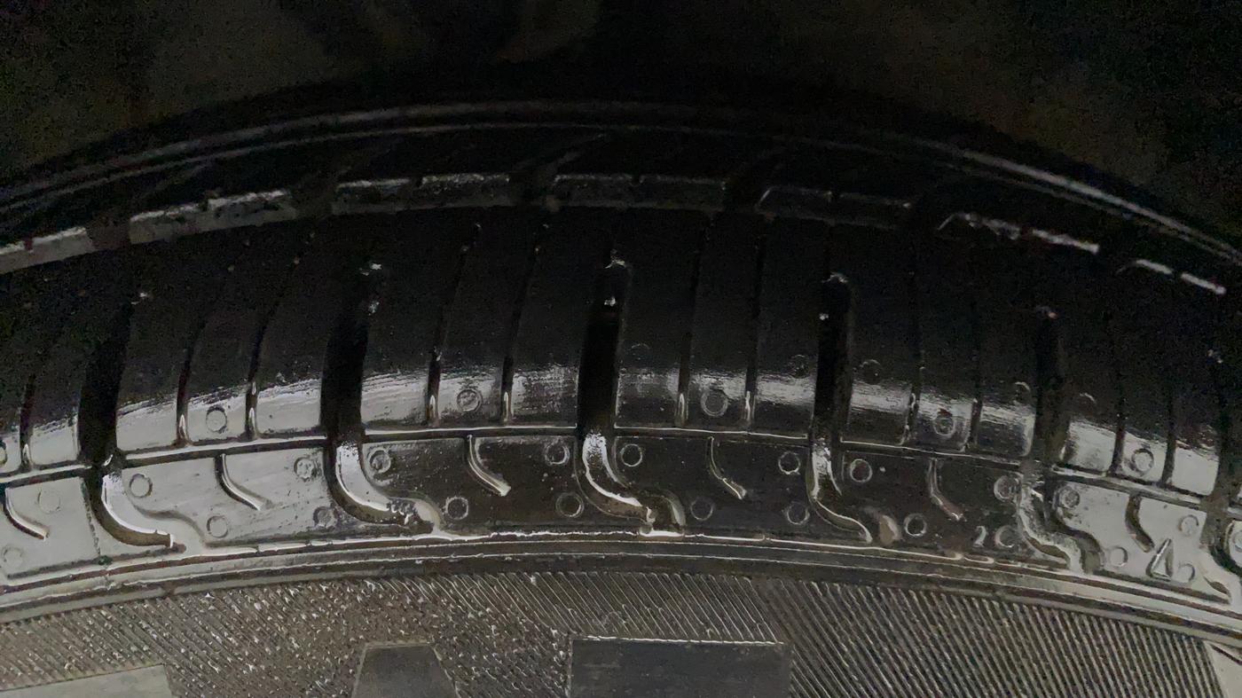 2010 Hyundai i10 SPORTZ (O) 1.2, Petrol, Manual, 36,149 km, Right Front Tyre Tread