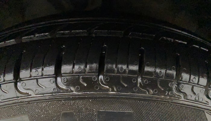 2010 Hyundai i10 SPORTZ (O) 1.2, Petrol, Manual, 36,149 km, Right Front Tyre Tread