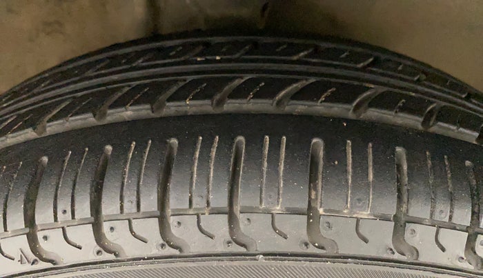 2013 Maruti Zen Estilo LXI CNG, CNG, Manual, 38,667 km, Right Front Tyre Tread