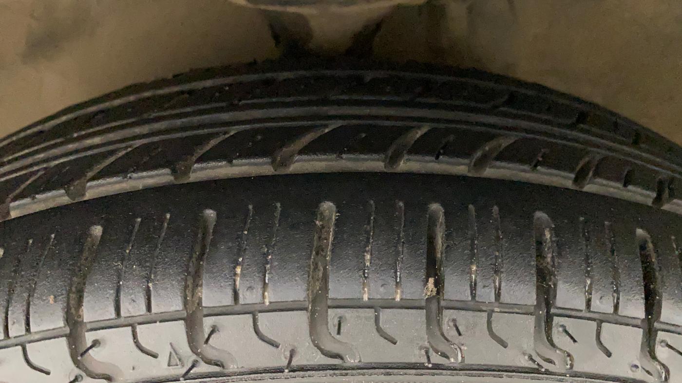 2013 Maruti Zen Estilo LXI CNG, CNG, Manual, 38,667 km, Left Front Tyre Tread