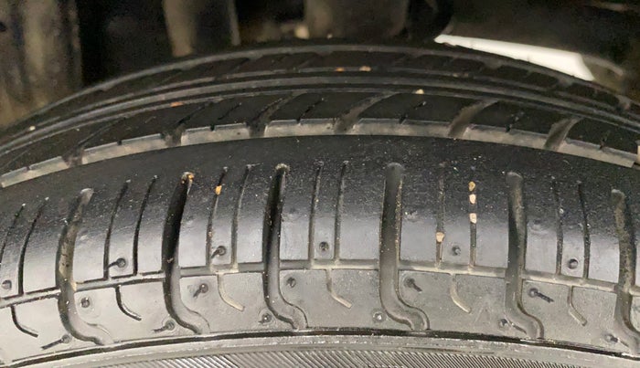 2013 Maruti Zen Estilo LXI CNG, CNG, Manual, 38,667 km, Left Rear Tyre Tread