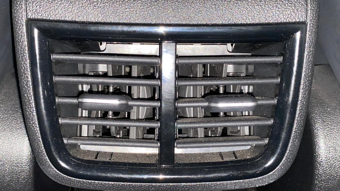 2022 Volkswagen VIRTUS TOPLINE TSI 1.0 AT, Petrol, Automatic, 11,880 km, Rear AC Vents