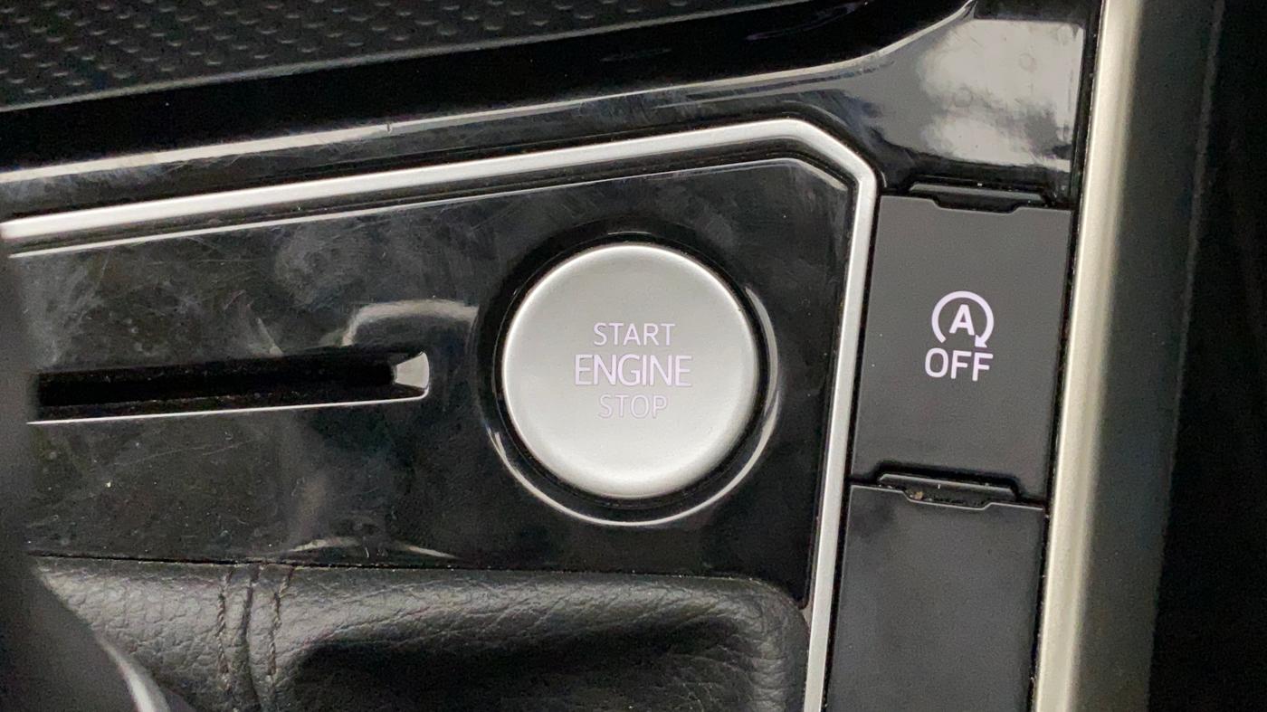 2022 Volkswagen VIRTUS TOPLINE TSI 1.0 AT, Petrol, Automatic, 11,880 km, Keyless Start/ Stop Button