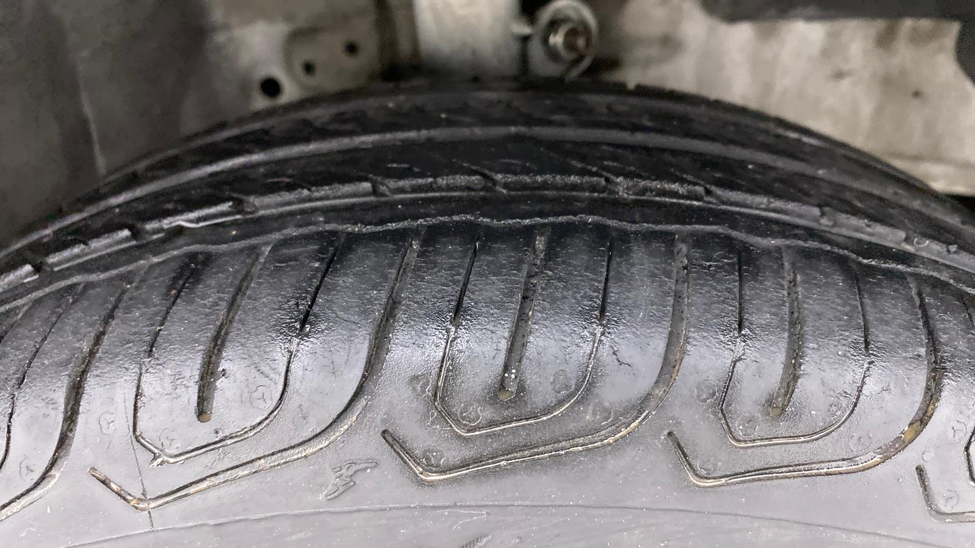2014 Honda Brio S MT, Petrol, Manual, 50,925 km, Right Front Tyre Tread
