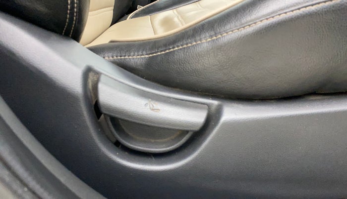 2016 Hyundai Grand i10 SPORTZ 1.2 KAPPA VTVT, Petrol, Manual, 1,50,774 km, Driver Side Adjustment Panel