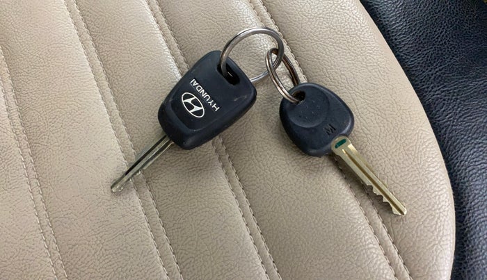 2016 Hyundai Grand i10 SPORTZ 1.2 KAPPA VTVT, Petrol, Manual, 1,50,774 km, Key Close Up