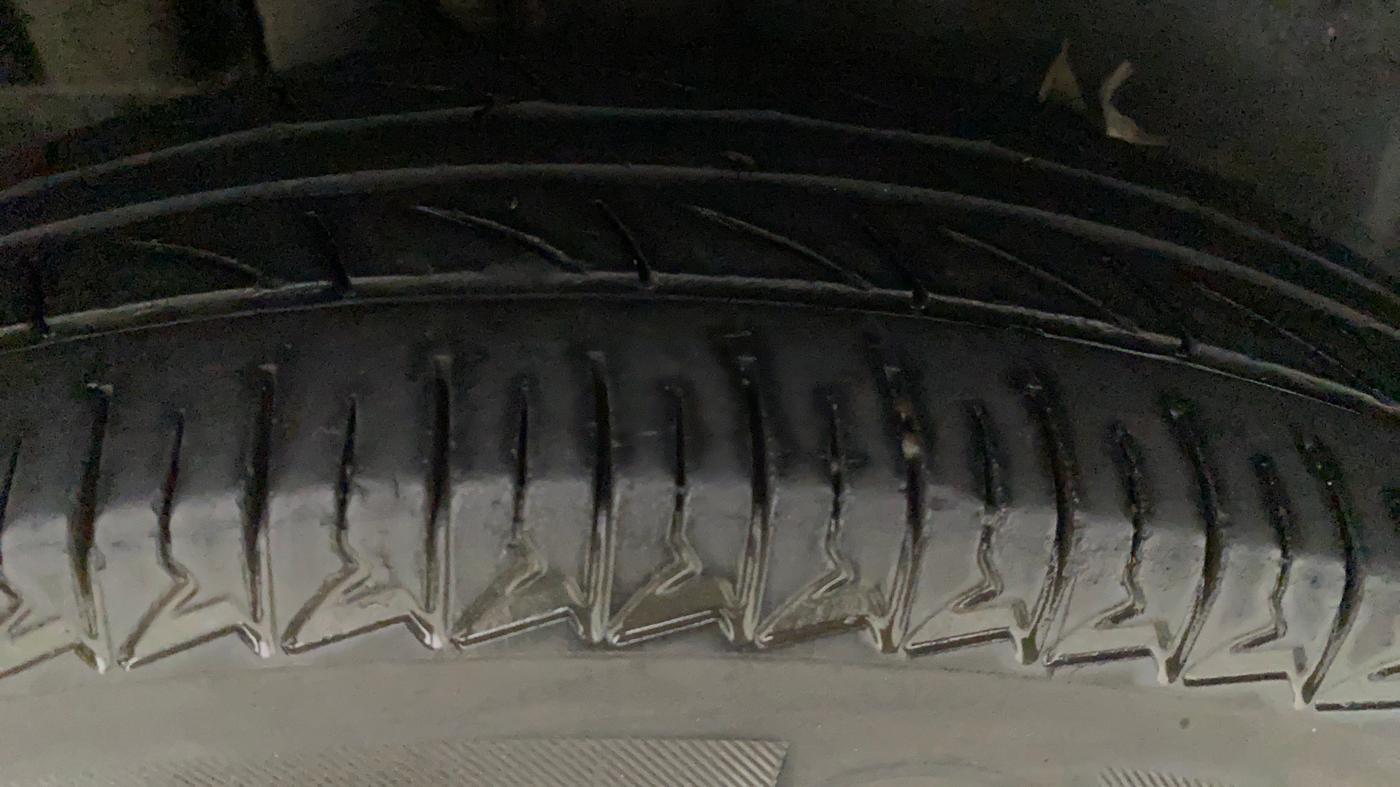 2012 Maruti Swift VDI, Diesel, Manual, 1,02,466 km, Right Rear Tyre Tread