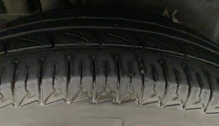 2012 Maruti Swift VDI, Diesel, Manual, 1,02,466 km, Right Rear Tyre Tread