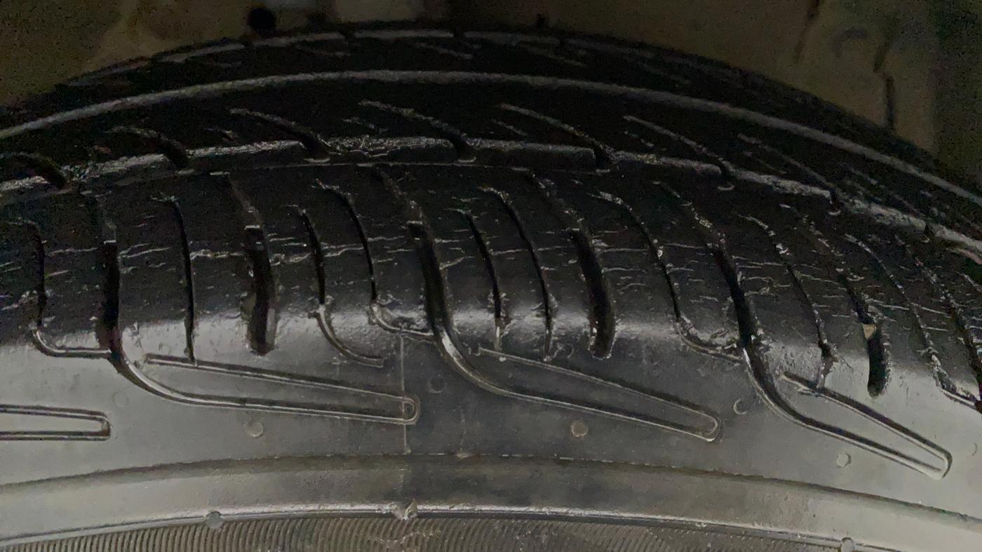 2012 Maruti Swift VDI, Diesel, Manual, 1,02,466 km, Right Front Tyre Tread