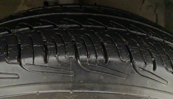 2012 Maruti Swift VDI, Diesel, Manual, 1,02,466 km, Right Front Tyre Tread