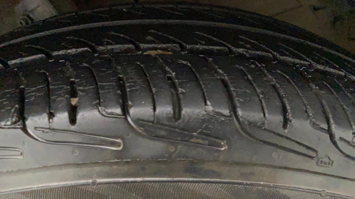 2012 Maruti Swift VDI, Diesel, Manual, 1,02,466 km, Left Front Tyre Tread