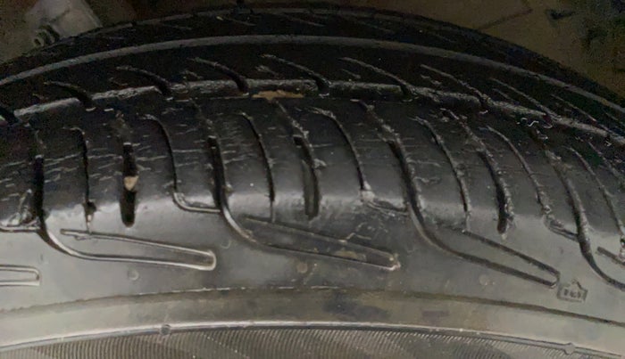 2012 Maruti Swift VDI, Diesel, Manual, 1,02,466 km, Left Front Tyre Tread