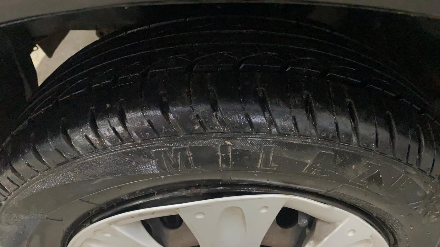 2016 Honda Amaze 1.2L I-VTEC SX, Petrol, Manual, 47,700 km, Left Front Tyre Tread
