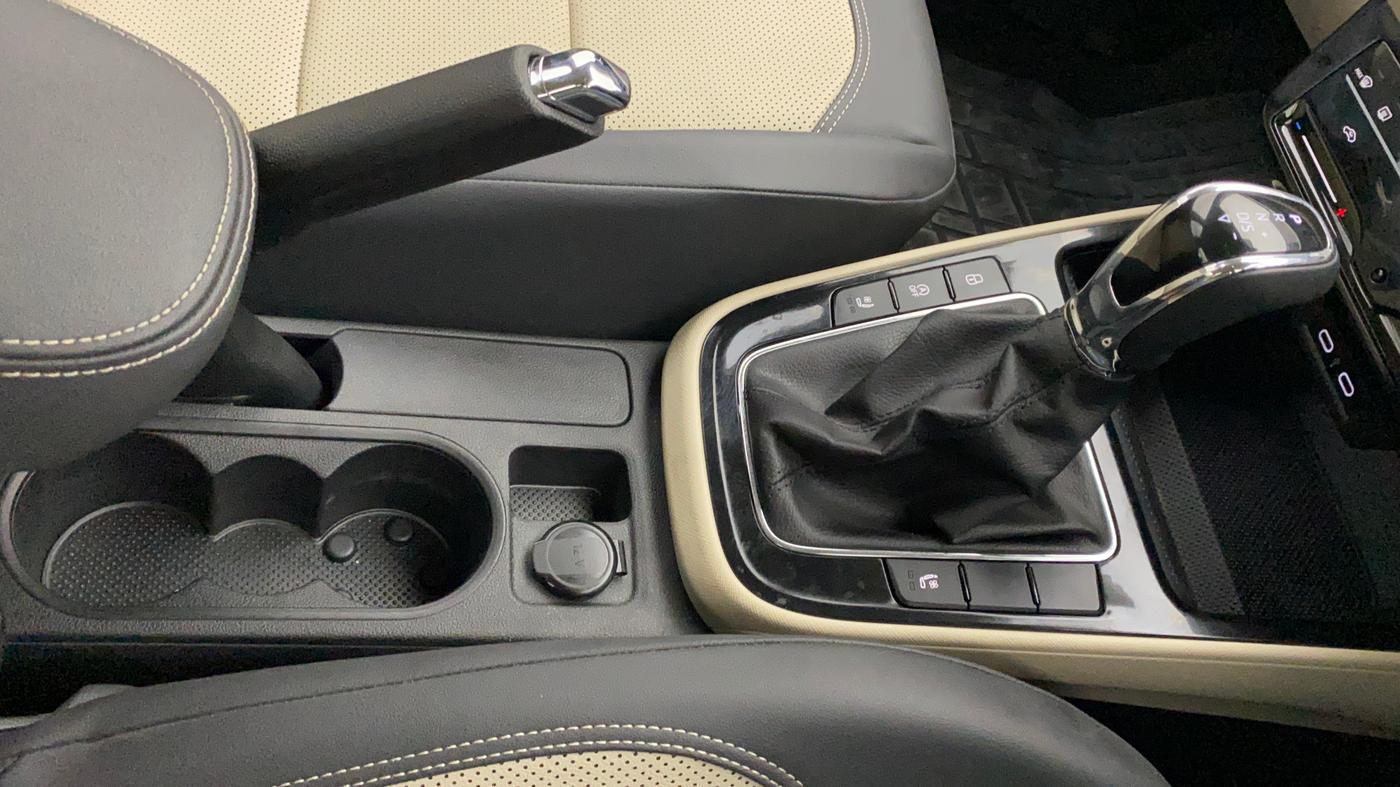 2023 Skoda SLAVIA STYLE 1.5L TSI DSG, Petrol, Automatic, 5,200 km, Gear Lever