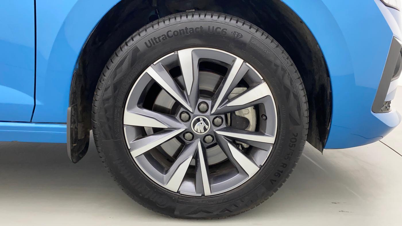 2023 Skoda SLAVIA STYLE 1.5L TSI DSG, Petrol, Automatic, 5,200 km, Right Front Wheel