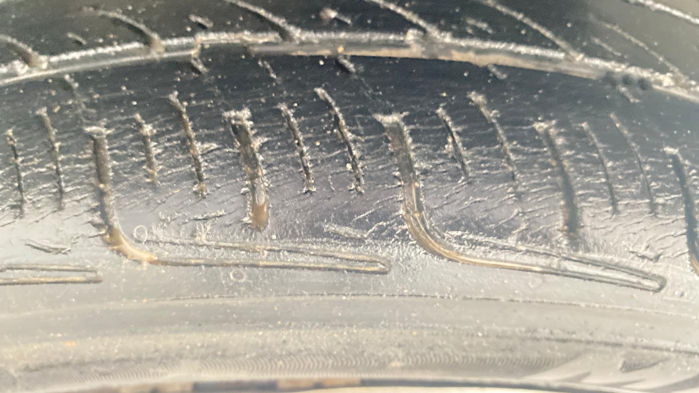 2014 Maruti Alto K10 VXI, Petrol, Manual, 97,003 km, Left Front Tyre Tread