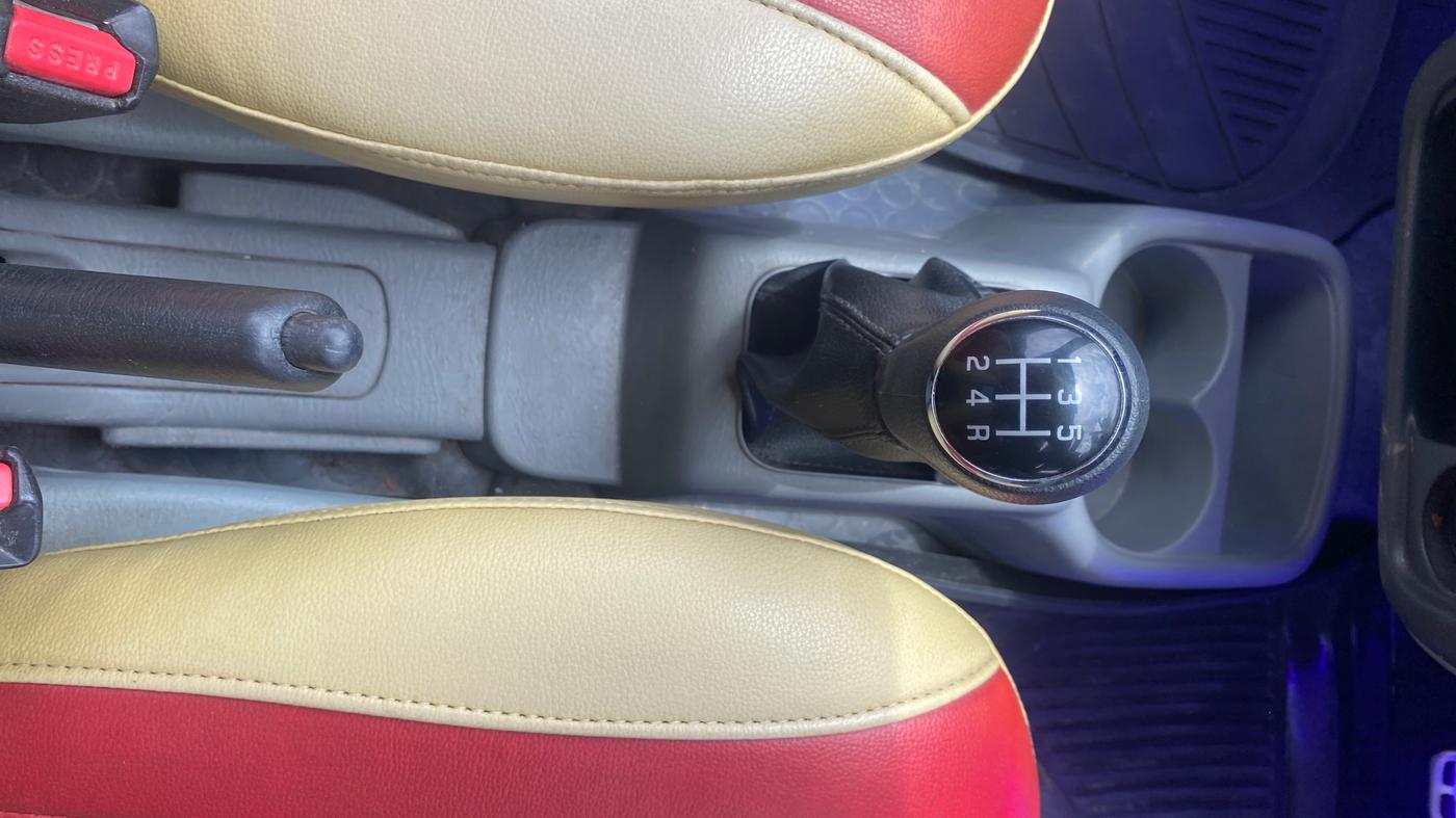 2014 Maruti Alto K10 VXI, Petrol, Manual, 97,003 km, Gear Lever