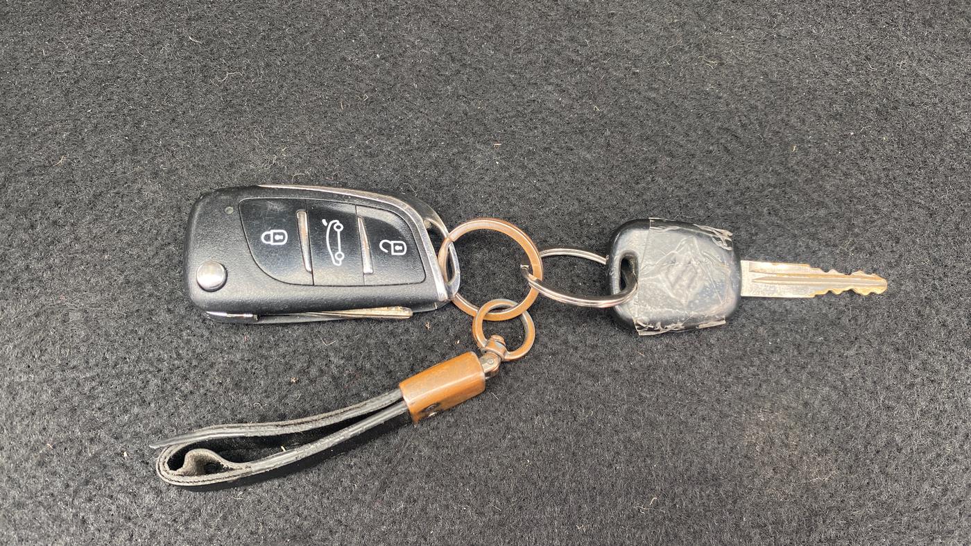 2014 Maruti Alto K10 VXI, Petrol, Manual, 97,003 km, Key Close Up