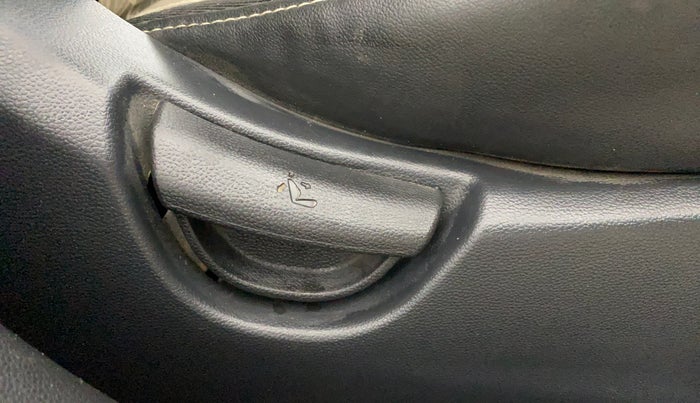 2016 Hyundai Grand i10 SPORTZ 1.2 KAPPA VTVT, Petrol, Manual, 59,720 km, Driver Side Adjustment Panel