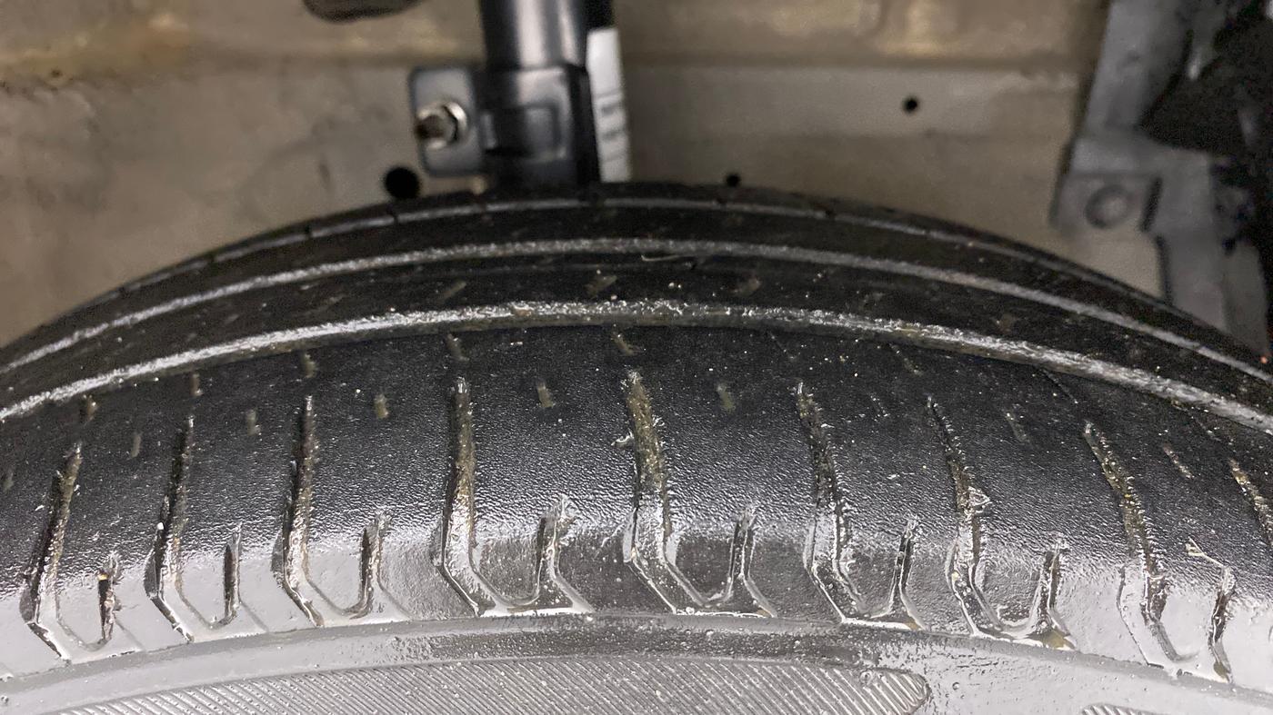 2014 Maruti Swift Dzire VDI, Diesel, Manual, 1,07,662 km, Right Front Tyre Tread