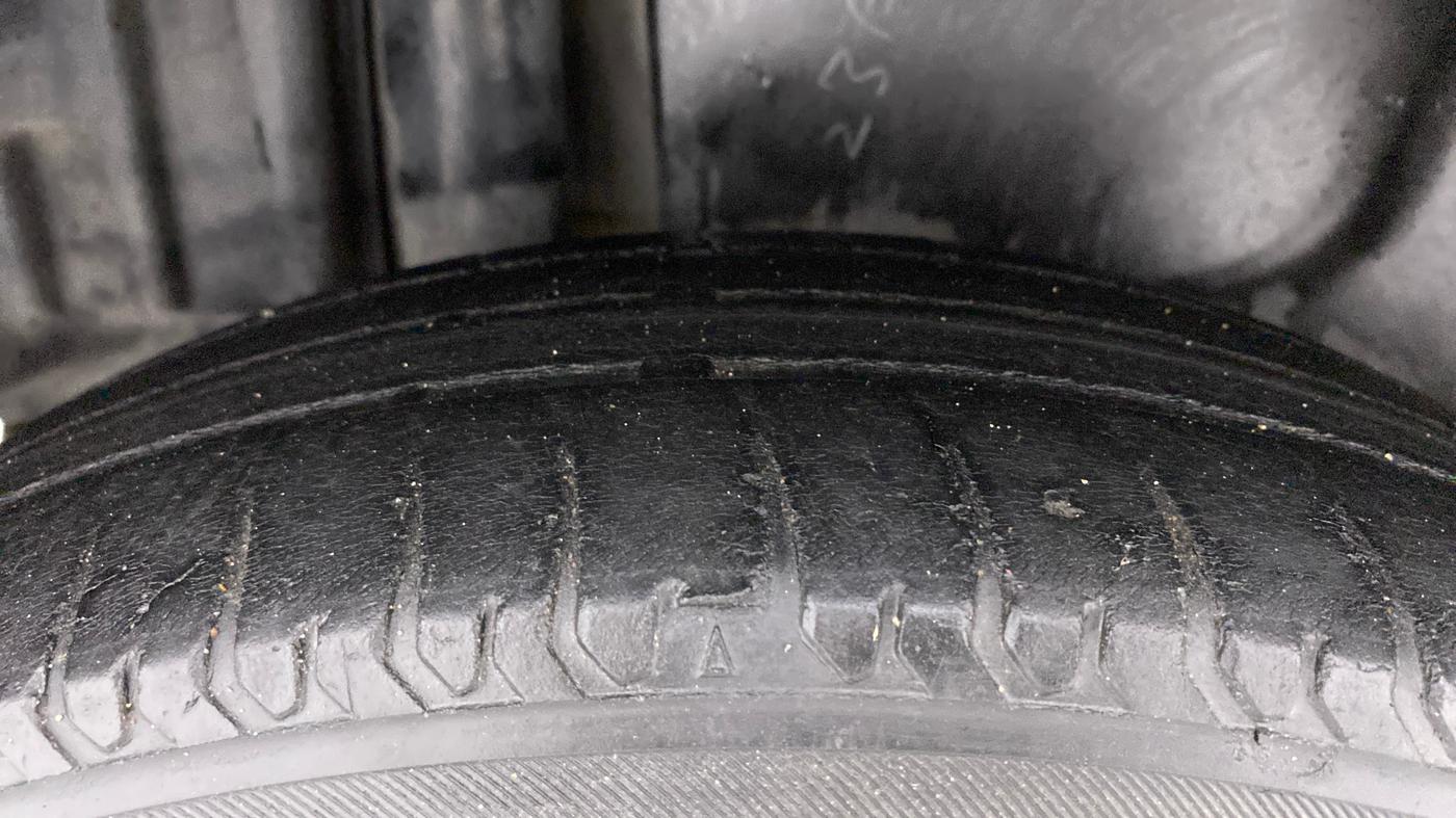 2014 Maruti Swift Dzire VDI, Diesel, Manual, 1,07,662 km, Right Rear Tyre Tread