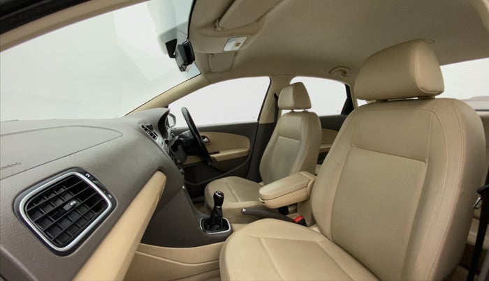 2015 Volkswagen Vento HIGHLINE 1.6 MPI, Petrol, Manual, 46,764 km, Right Side Front Door Cabin