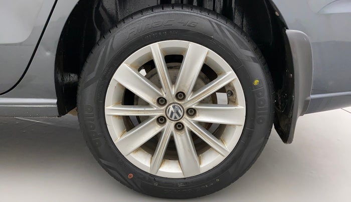 2015 Volkswagen Vento HIGHLINE 1.6 MPI, Petrol, Manual, 46,764 km, Left Rear Wheel