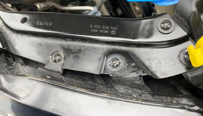 2015 Volkswagen Vento HIGHLINE 1.6 MPI, Petrol, Manual, 46,764 km, Right headlight - Clamp has minor damage