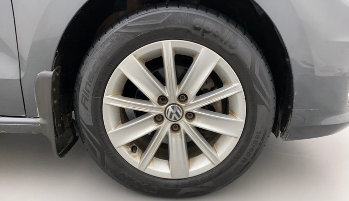 2015 Volkswagen Vento HIGHLINE 1.6 MPI, Petrol, Manual, 46,764 km, Right Front Wheel