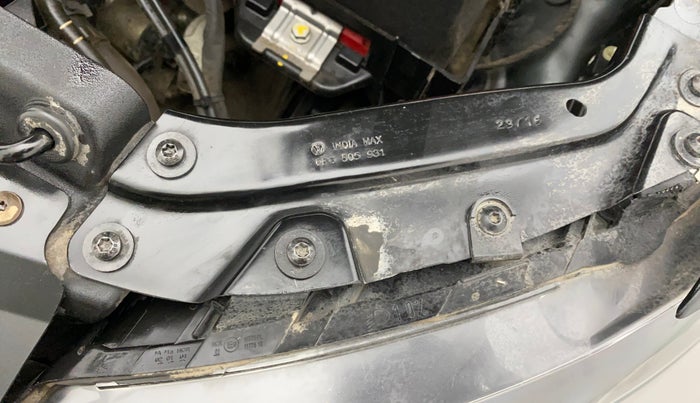 2015 Volkswagen Vento HIGHLINE 1.6 MPI, Petrol, Manual, 46,764 km, Left headlight - Clamp has minor damage