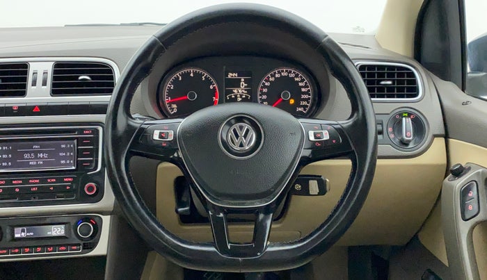 2015 Volkswagen Vento HIGHLINE 1.6 MPI, Petrol, Manual, 46,764 km, Steering Wheel Close Up