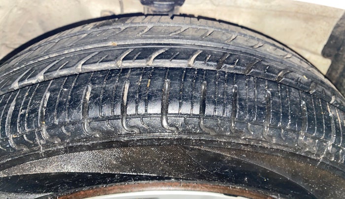 2013 Maruti Wagon R 1.0 VXI, Petrol, Manual, 87,989 km, Right Front Tyre Tread