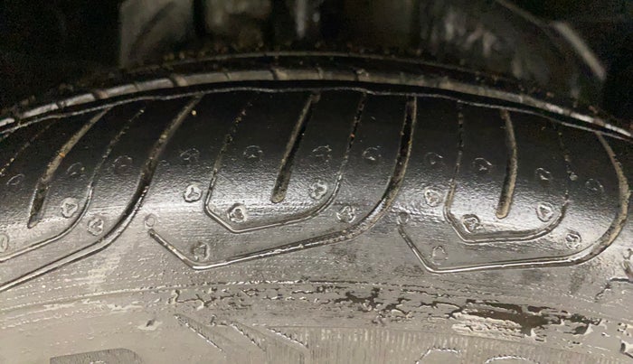 2018 Ford FREESTYLE TITANIUM 1.5 DIESEL, Diesel, Manual, 1,11,051 km, Right Front Tyre Tread