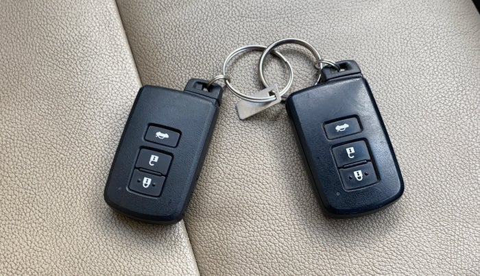 2015 Toyota Corolla Altis VL CVT PETROL, Petrol, Automatic, 60,262 km, Key Close Up