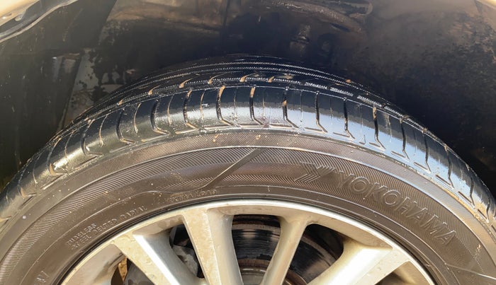 2015 Toyota Corolla Altis VL CVT PETROL, Petrol, Automatic, 60,262 km, Left Front Tyre Tread