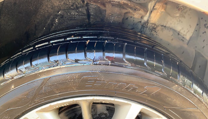 2015 Toyota Corolla Altis VL CVT PETROL, Petrol, Automatic, 60,262 km, Right Front Tyre Tread