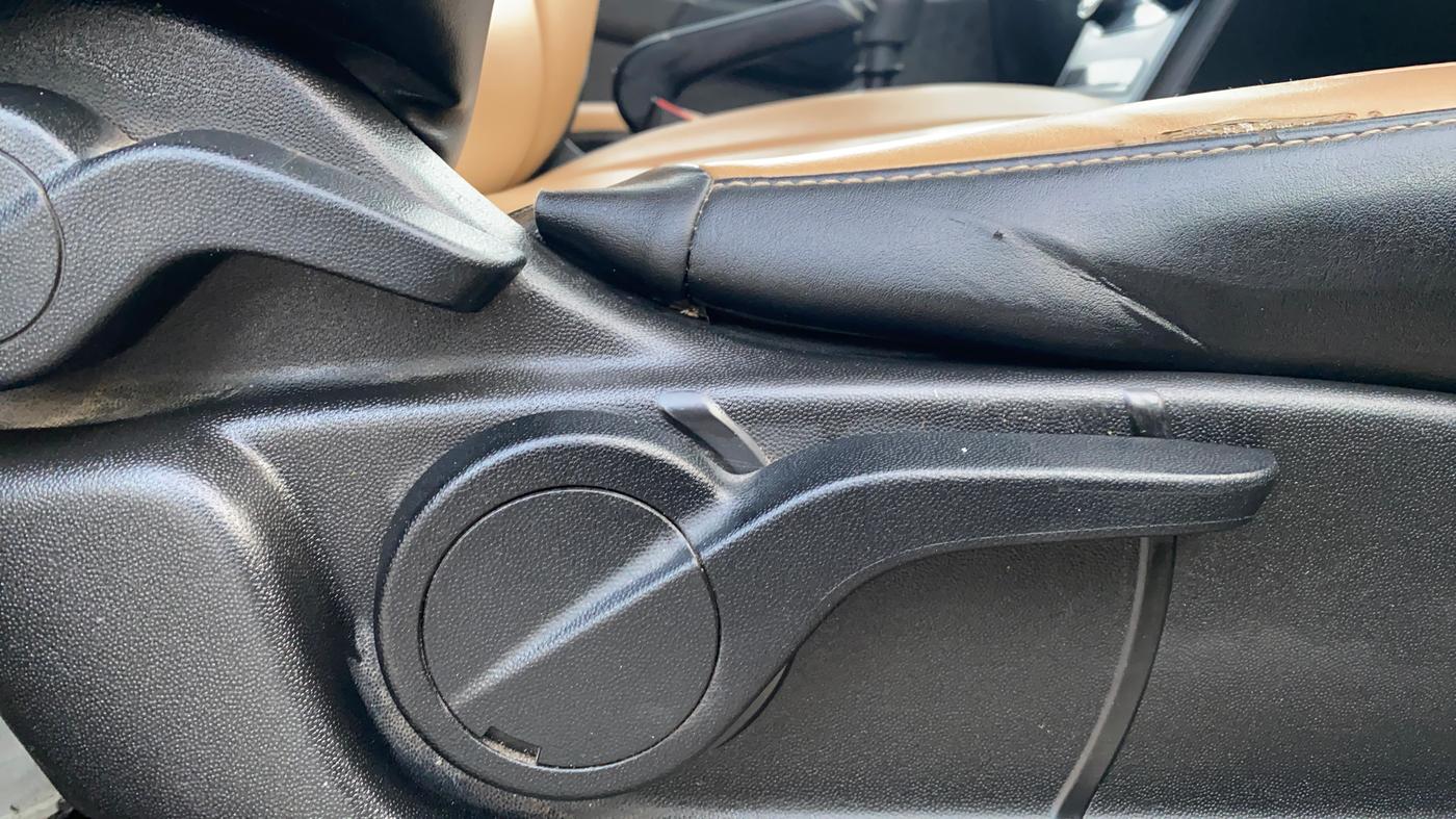 2019 Mahindra XUV500 W5, Diesel, Manual, 75,358 km, Driver Side Adjustment Panel