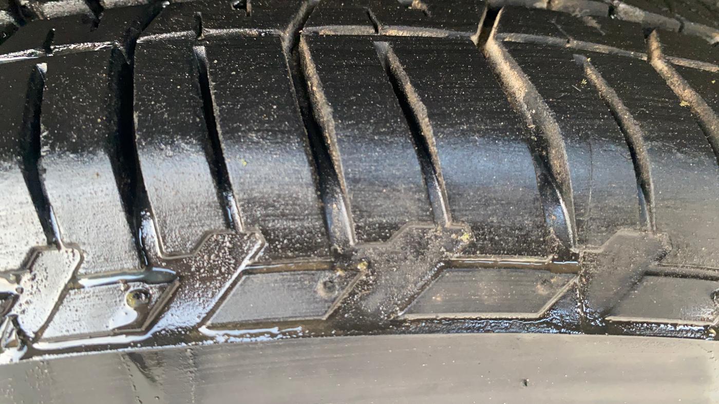 2019 Mahindra XUV500 W5, Diesel, Manual, 75,358 km, Left Front Tyre Tread
